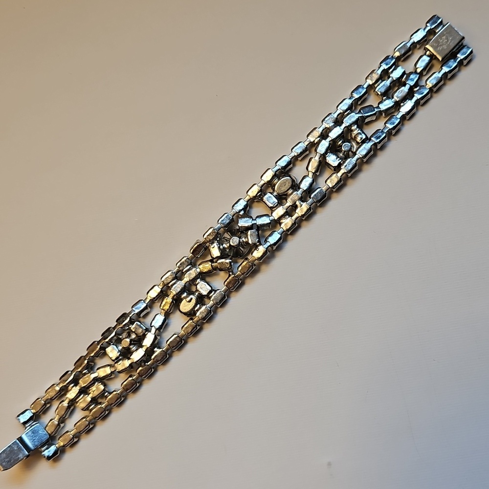 Vintage KRAMER Rhinestone Bracelet with Hidden Box Clasp Round & Oval Stones - Picture 6 of 11